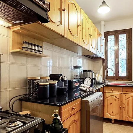 2 Bedroom Lovely In *